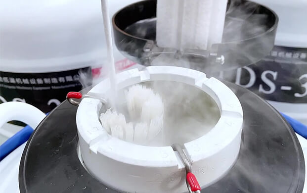 生物液氮罐結(jié)冰是什么原因？